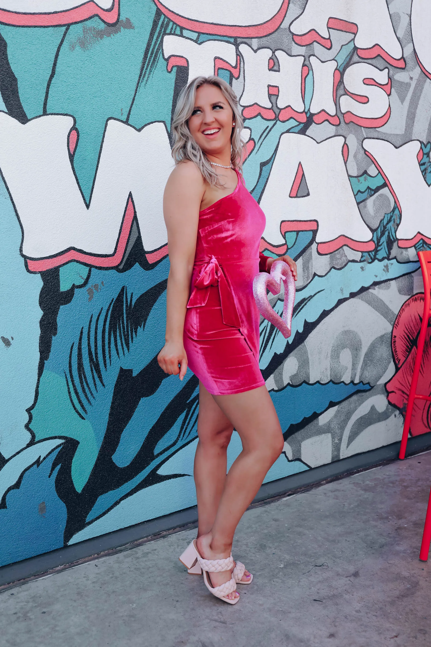 Flirtatious Silhouette Velvet Dress - Magenta