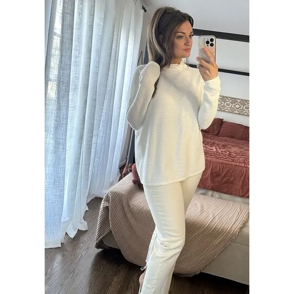 French Connection Size Medium White Mock Neck Long Sleeve Sweater