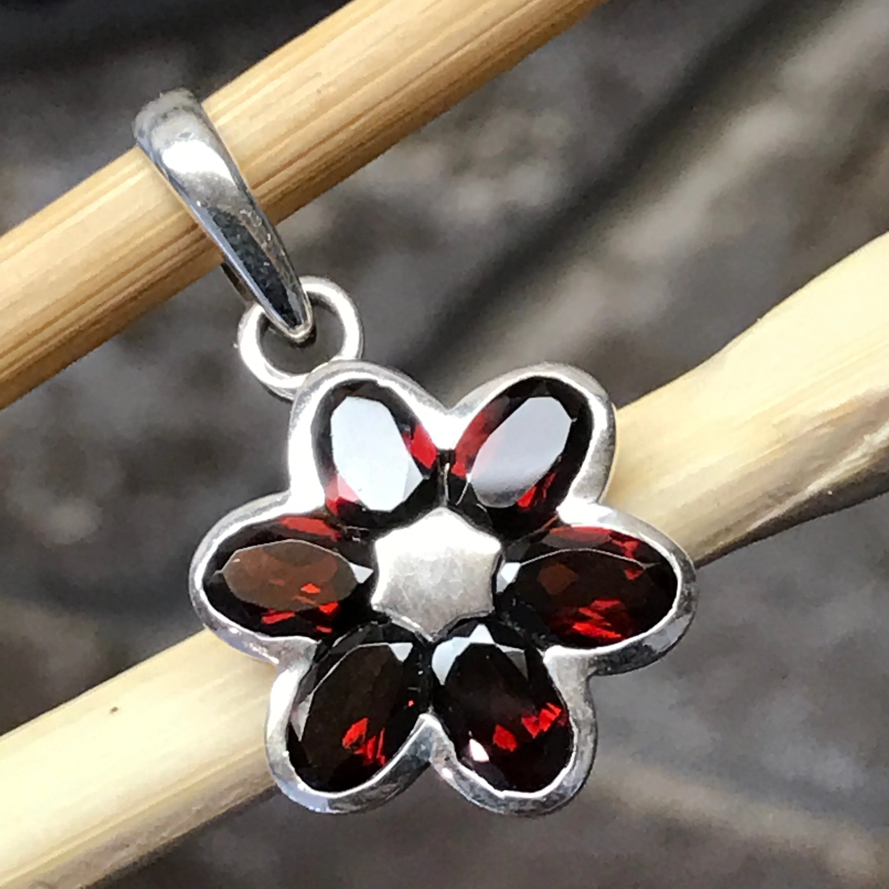 Genuine 4ct Pyrope Garnet 925 Solid Sterling Silver Flower Pendant 28mm