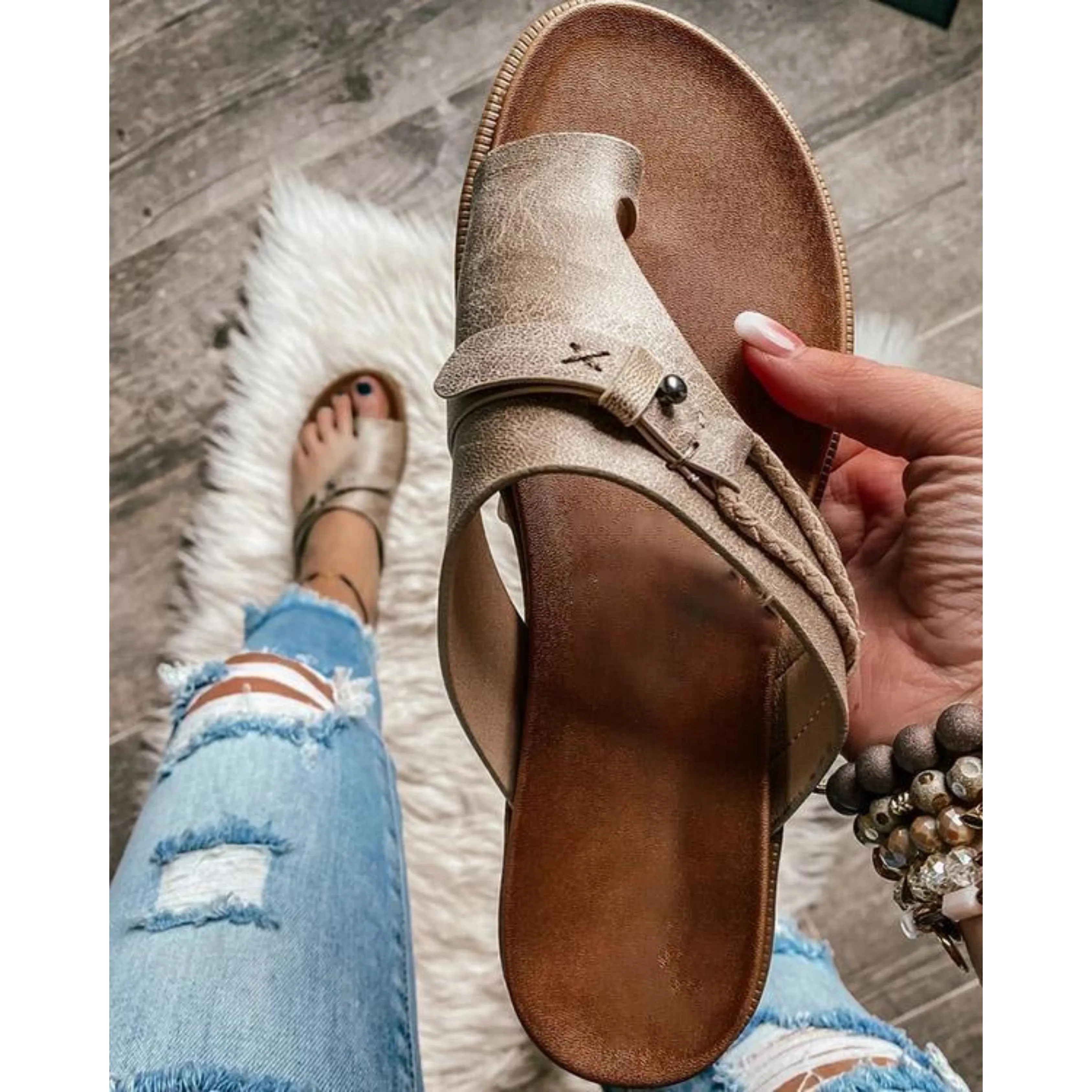 Hilda® | Women's sandals with between-toe loops
