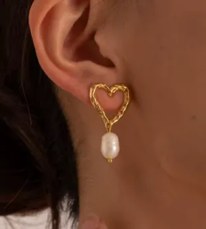 JDEW2308010 - Pearl Drop Heart Earrings