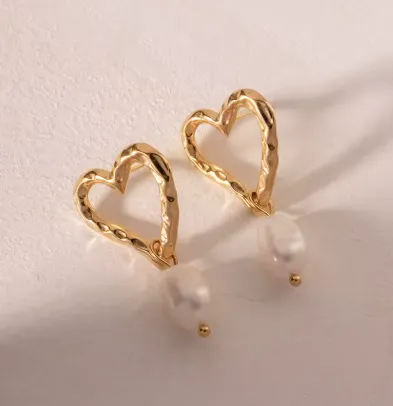 JDEW2308010 - Pearl Drop Heart Earrings