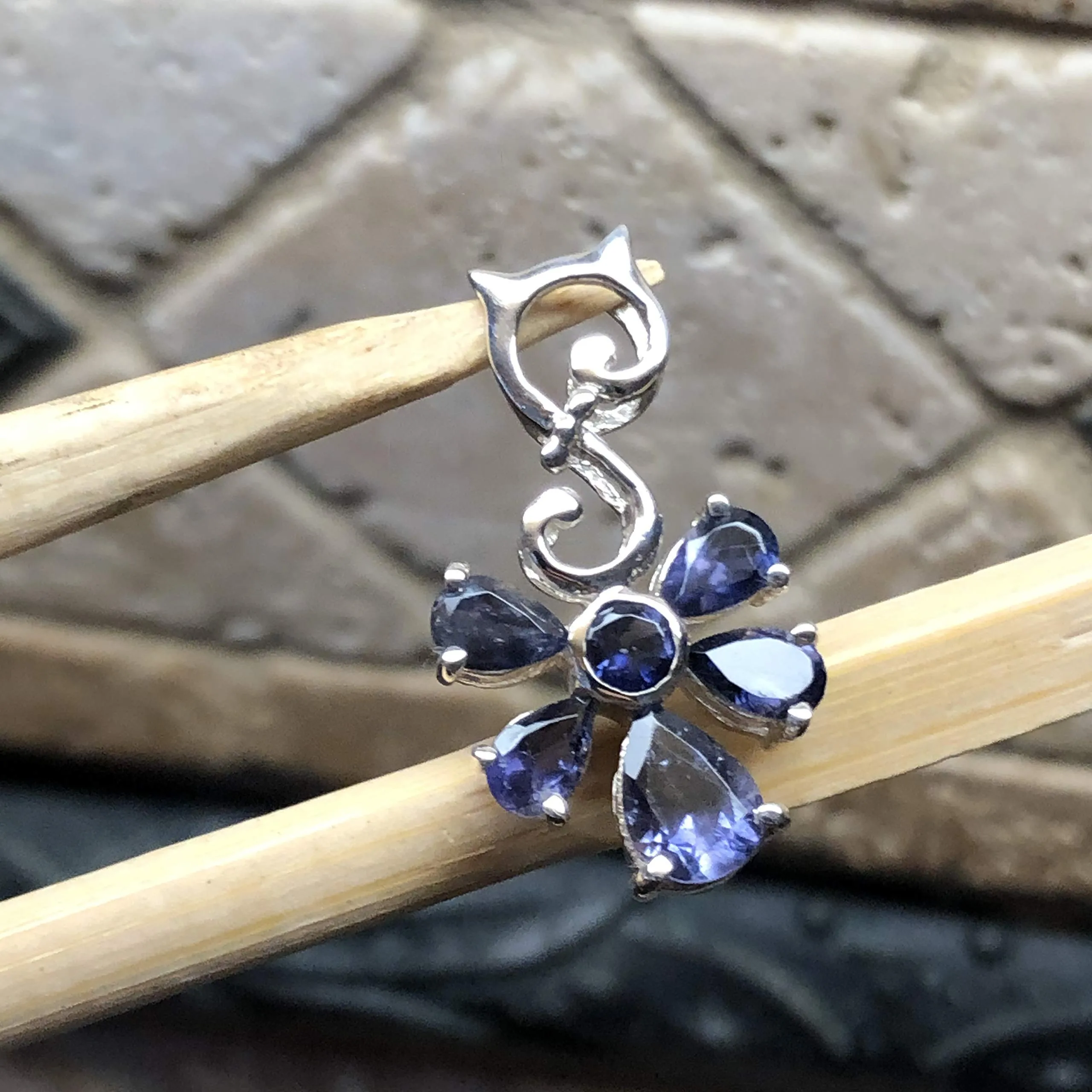 Natural 2.5ct Iolite 925 Sterling Silver Pendant 27mm
