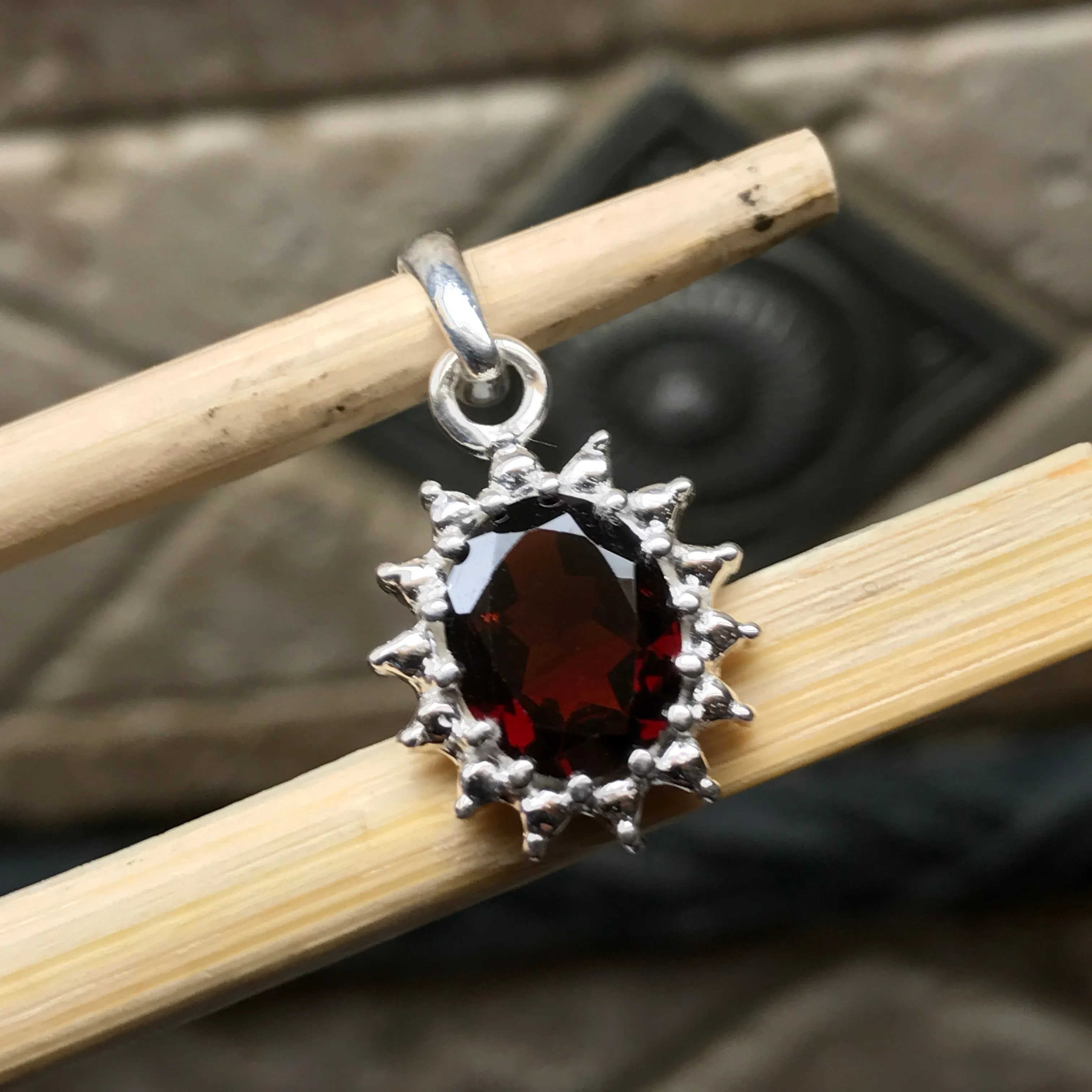 Natural 2ct Garnet 925 Solid Sterling Silver Pendant 22mm