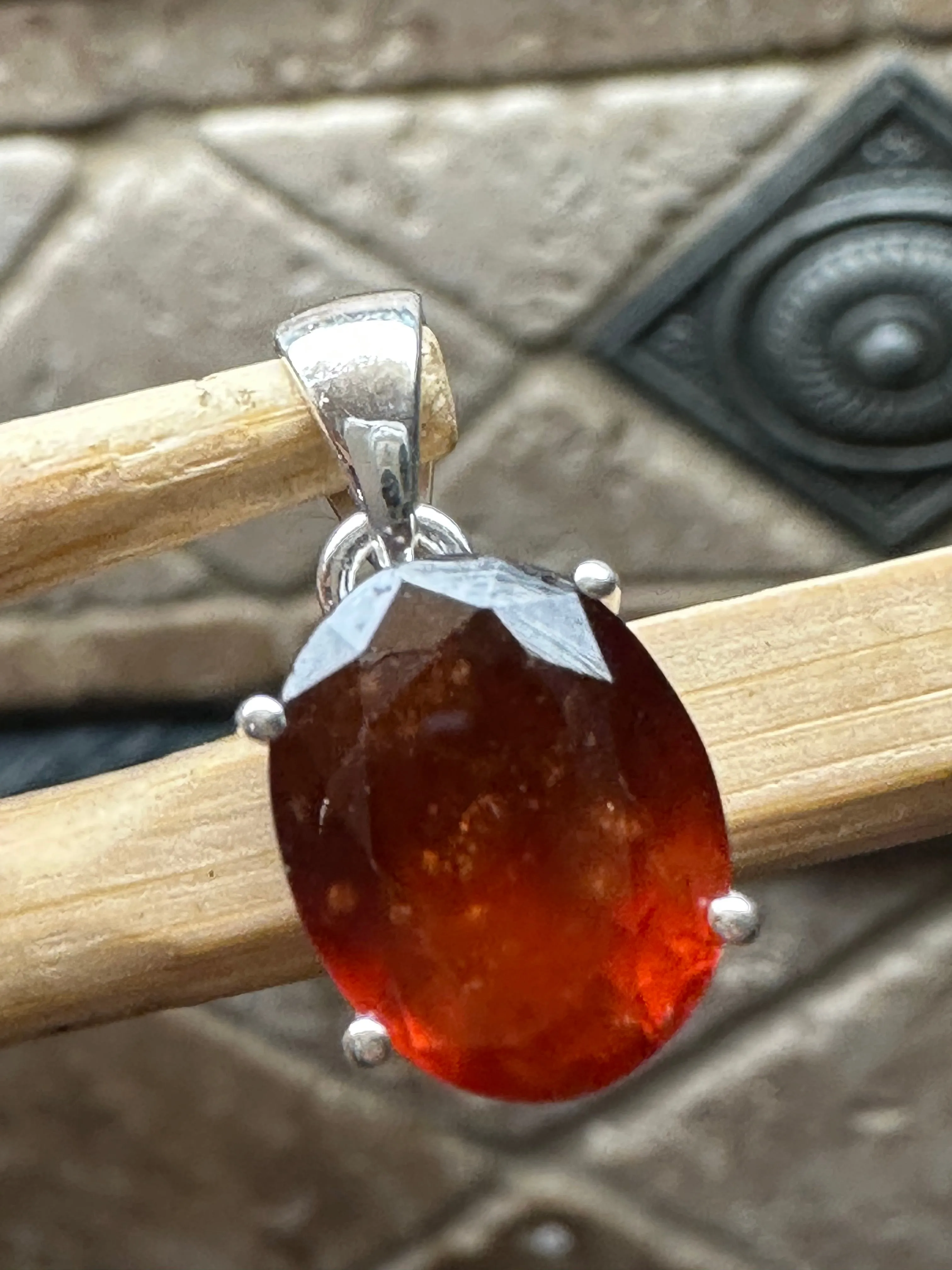 Natural Hessonite Garnet 925 Solid Sterling Silver Pendant 20mm