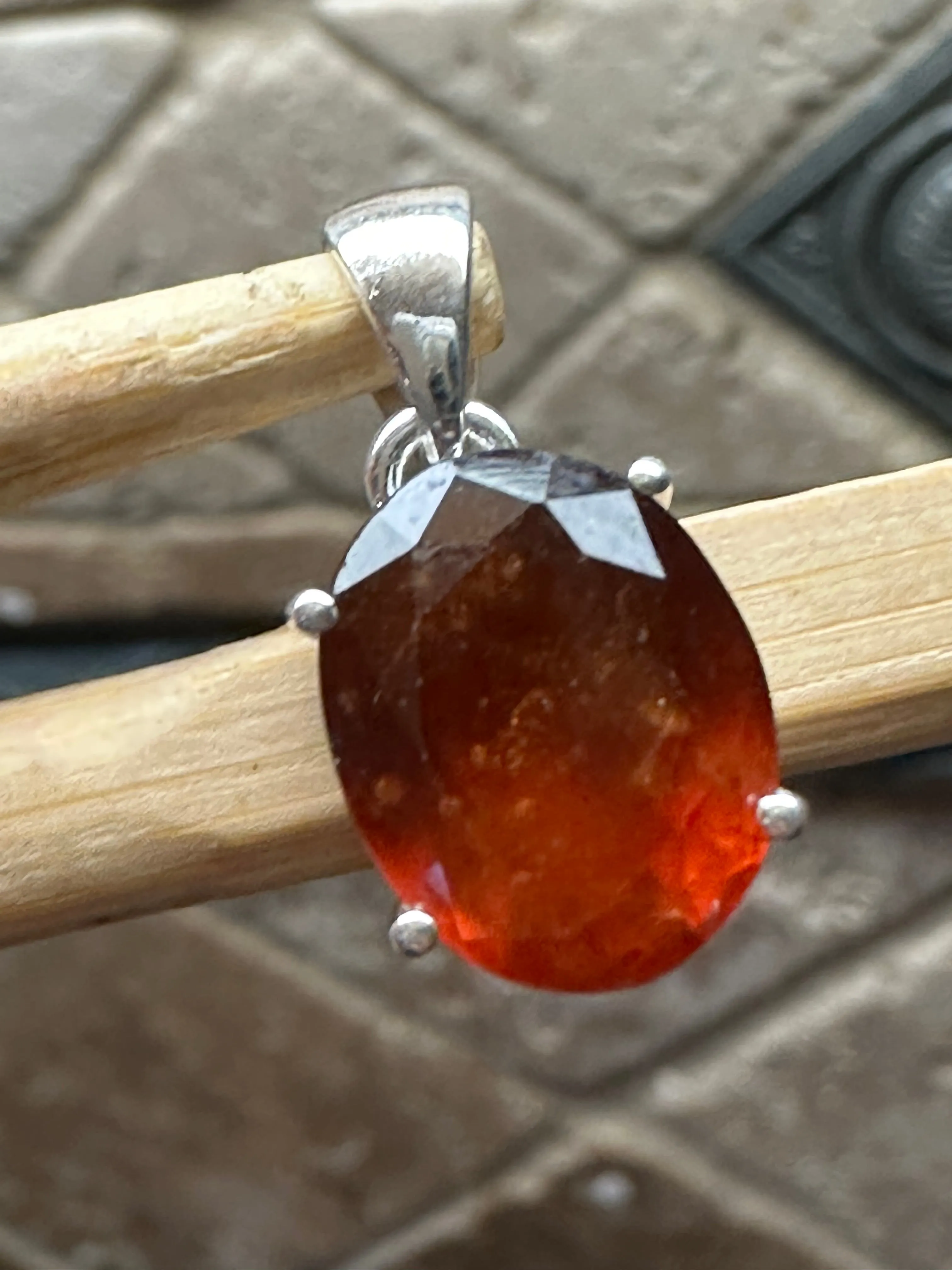 Natural Hessonite Garnet 925 Solid Sterling Silver Pendant 20mm