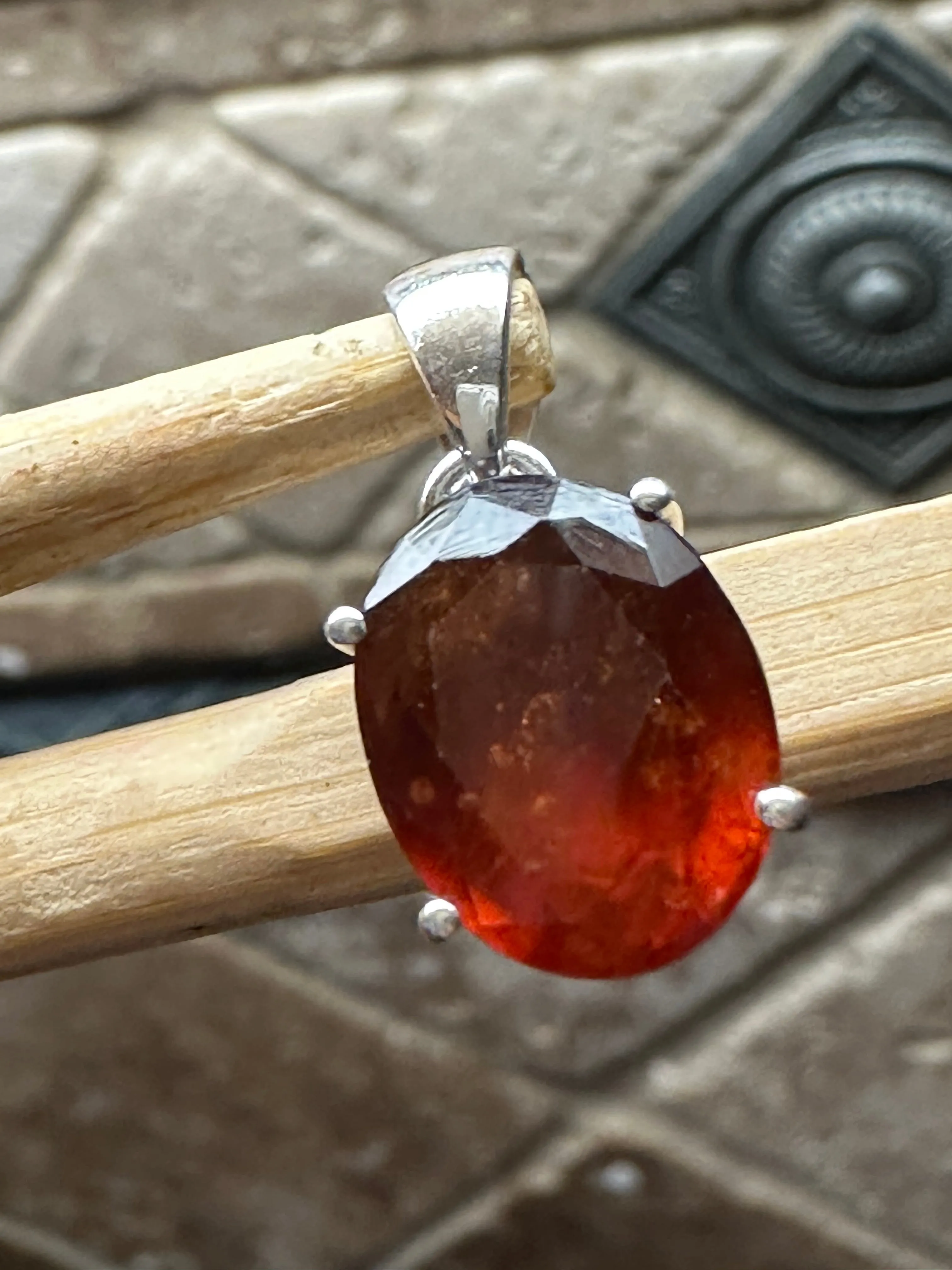 Natural Hessonite Garnet 925 Solid Sterling Silver Pendant 20mm