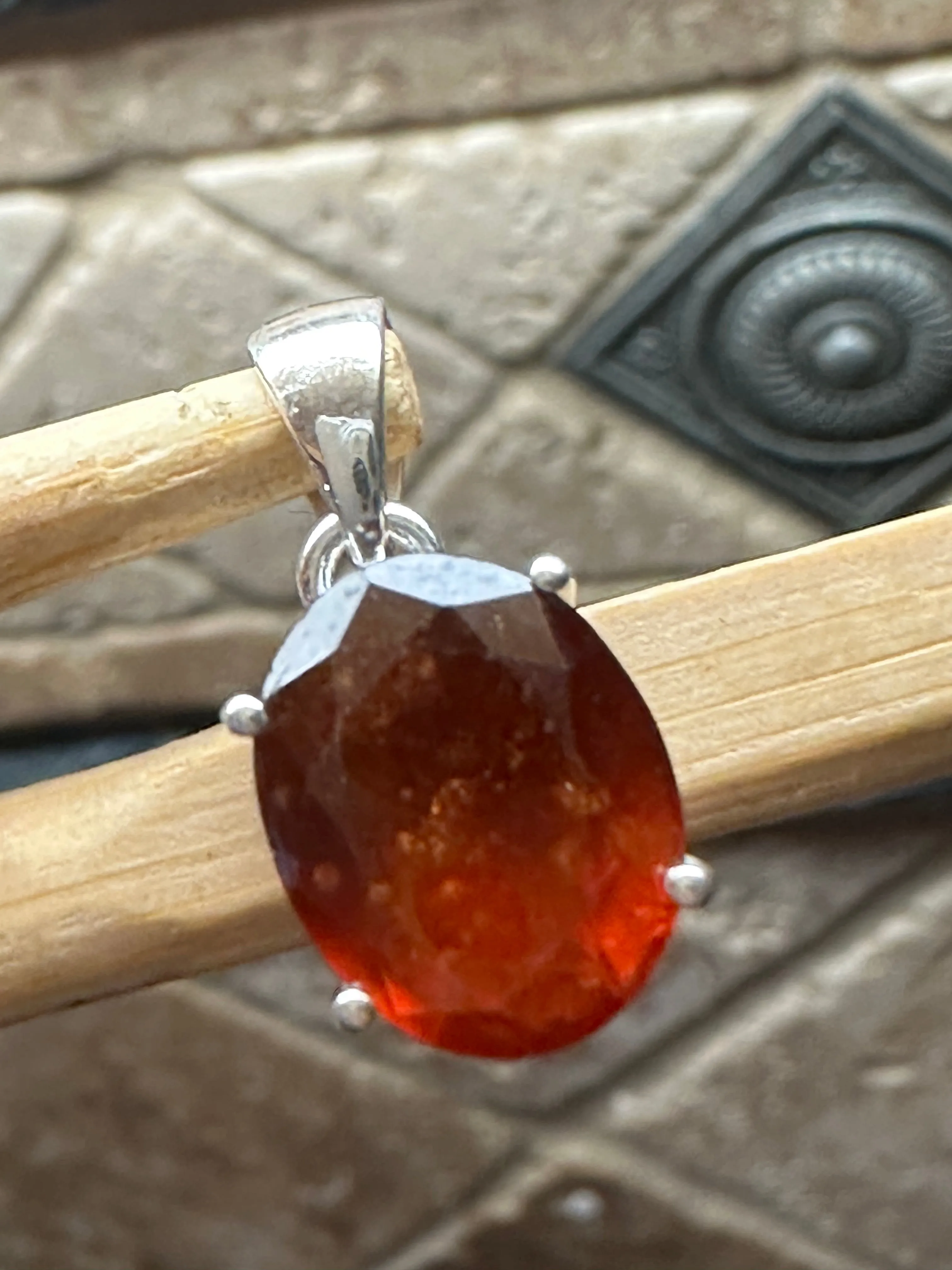 Natural Hessonite Garnet 925 Solid Sterling Silver Pendant 20mm