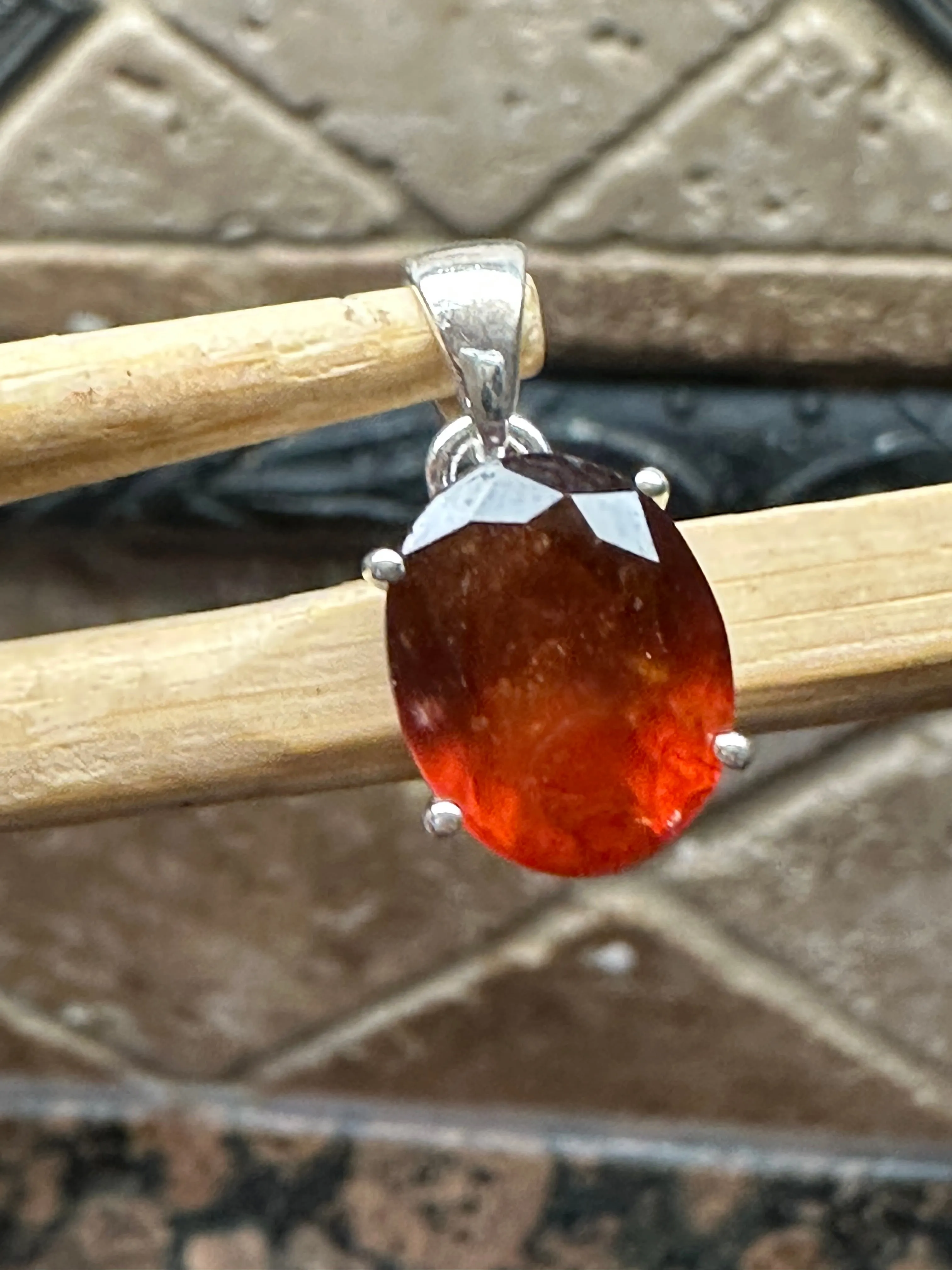Natural Hessonite Garnet 925 Solid Sterling Silver Pendant 20mm