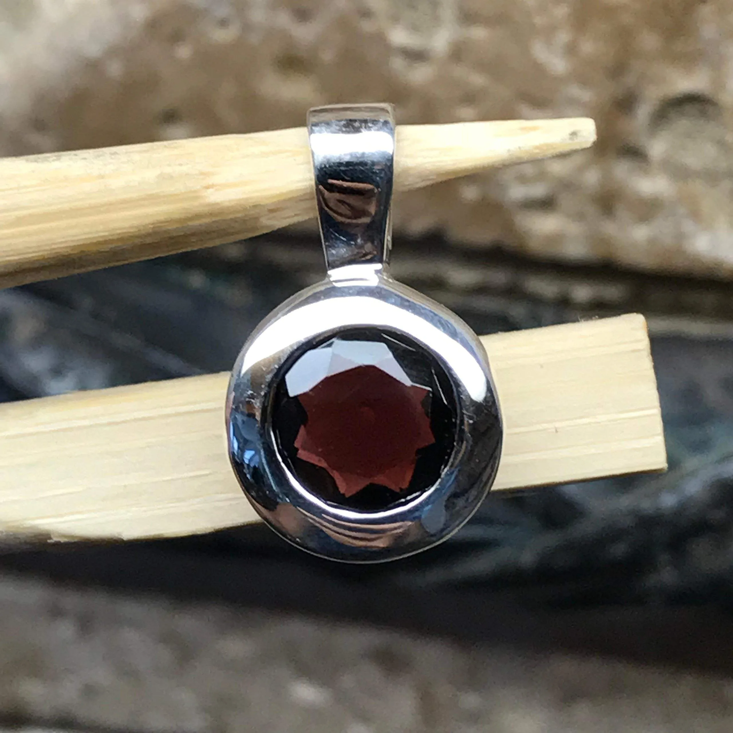 Natural Pyrope Garnet 925 Solid Sterling Silver Pendant 19mm