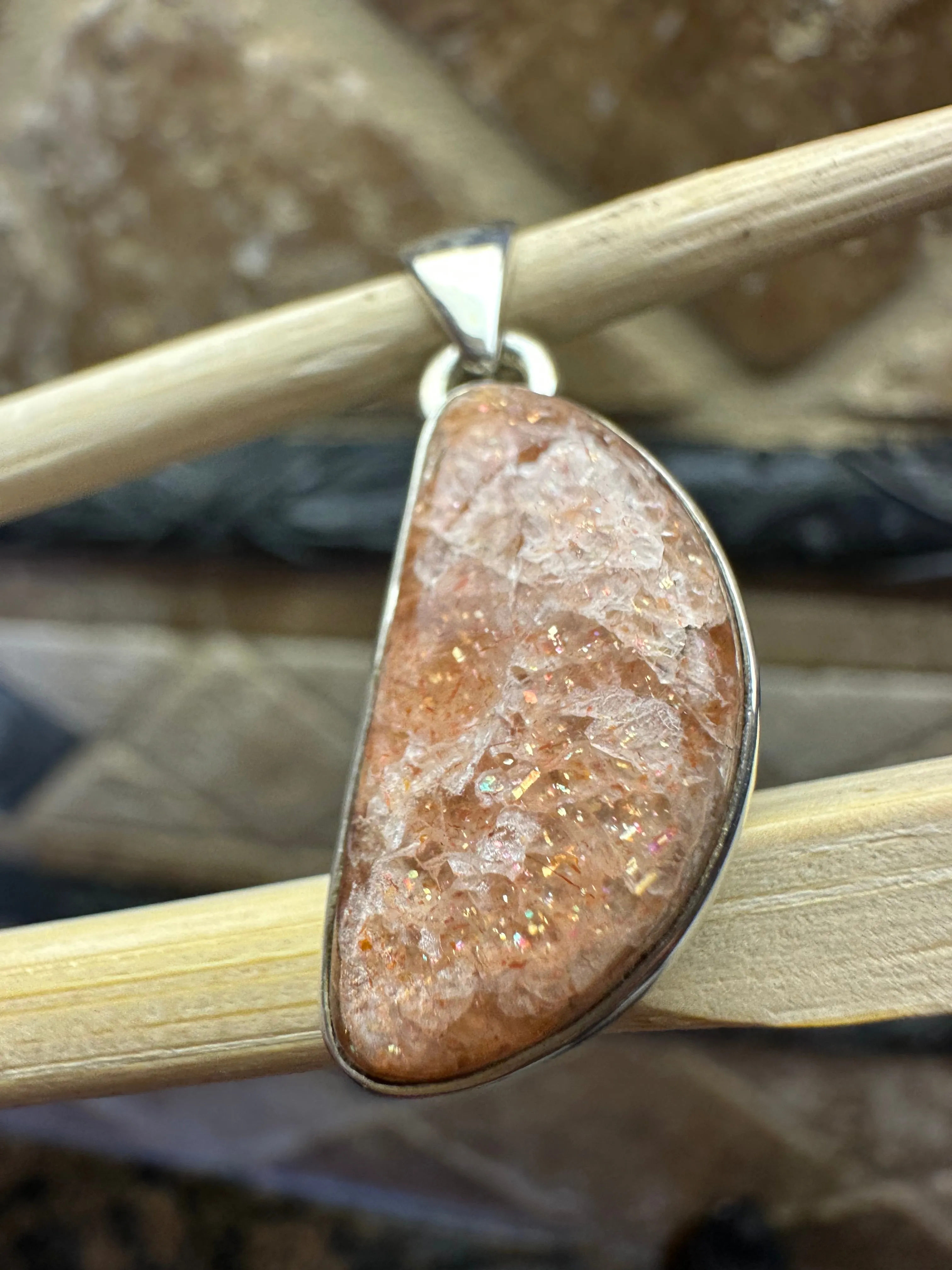 Natural Sunstone 925 Solid Sterling Silver Sparkling Pendant 30mm