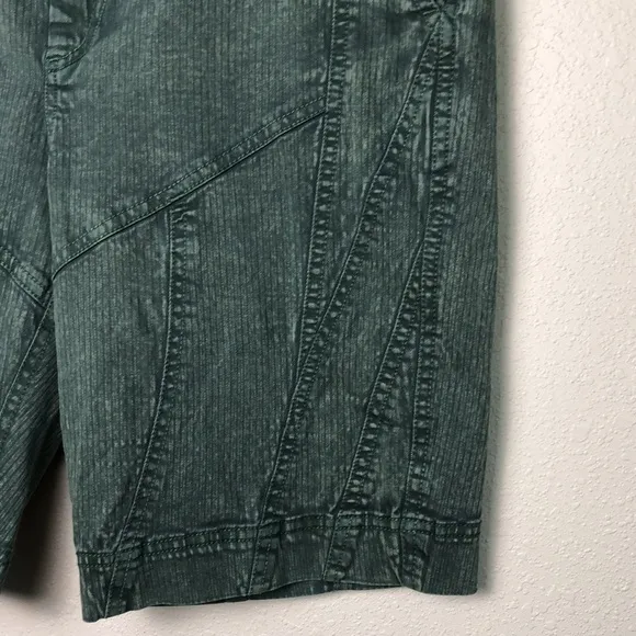 New FREE PEOPLE Women's Size 10 Dried Pine Green Bette Washed Moto Shorts