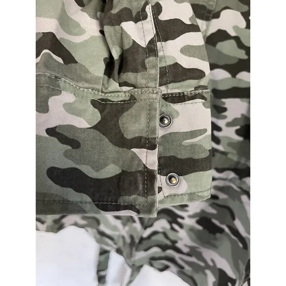 NWT Banana Republic Green Camo Jacket Women's Size Large Pockets Tie Waist