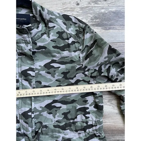 NWT Banana Republic Green Camo Jacket Women's Size Large Pockets Tie Waist