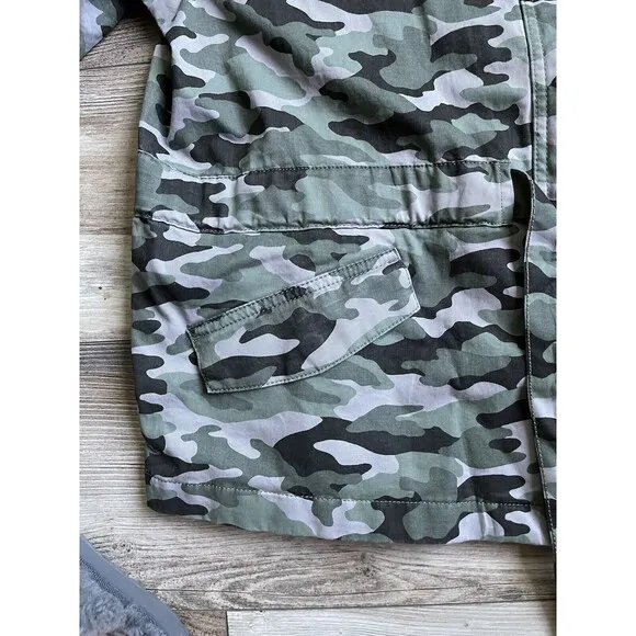 NWT Banana Republic Green Camo Jacket Women's Size Large Pockets Tie Waist