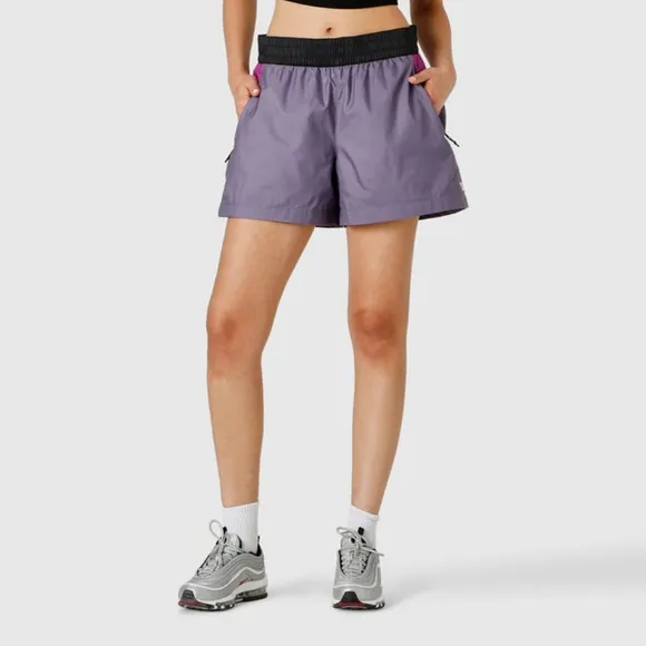 NWT The North Face Lunar Slate/Cactus Flower Purple TNF X WindWall Shorts M