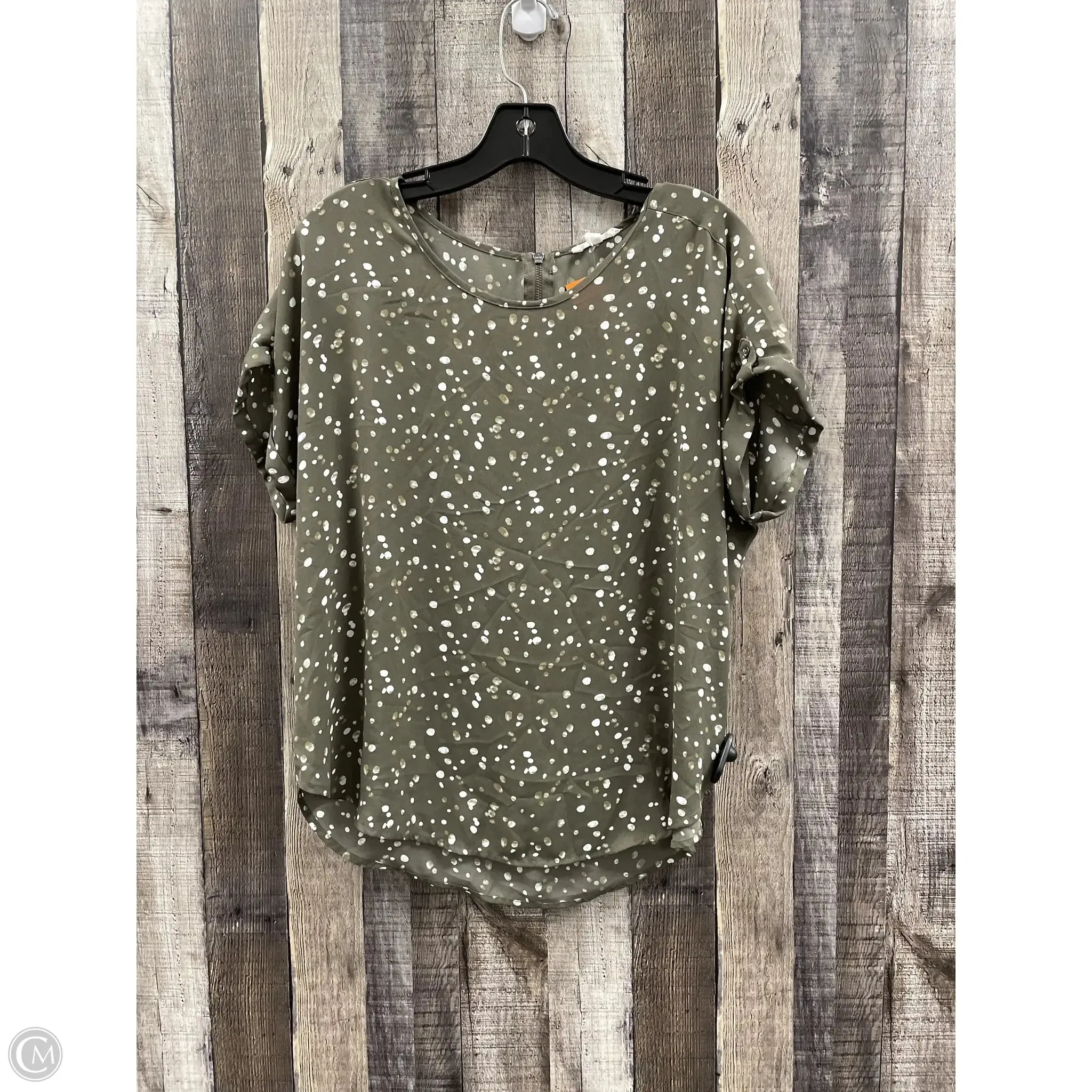Top Short Sleeve By Maurices In Green, Size: M
