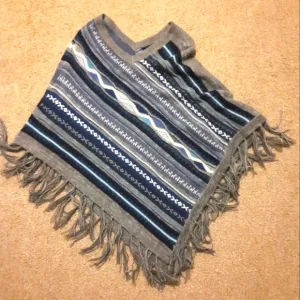 Women's 100% Natural Alpaca Wool Hand Knit Embroidered Poncho One Size NWOT